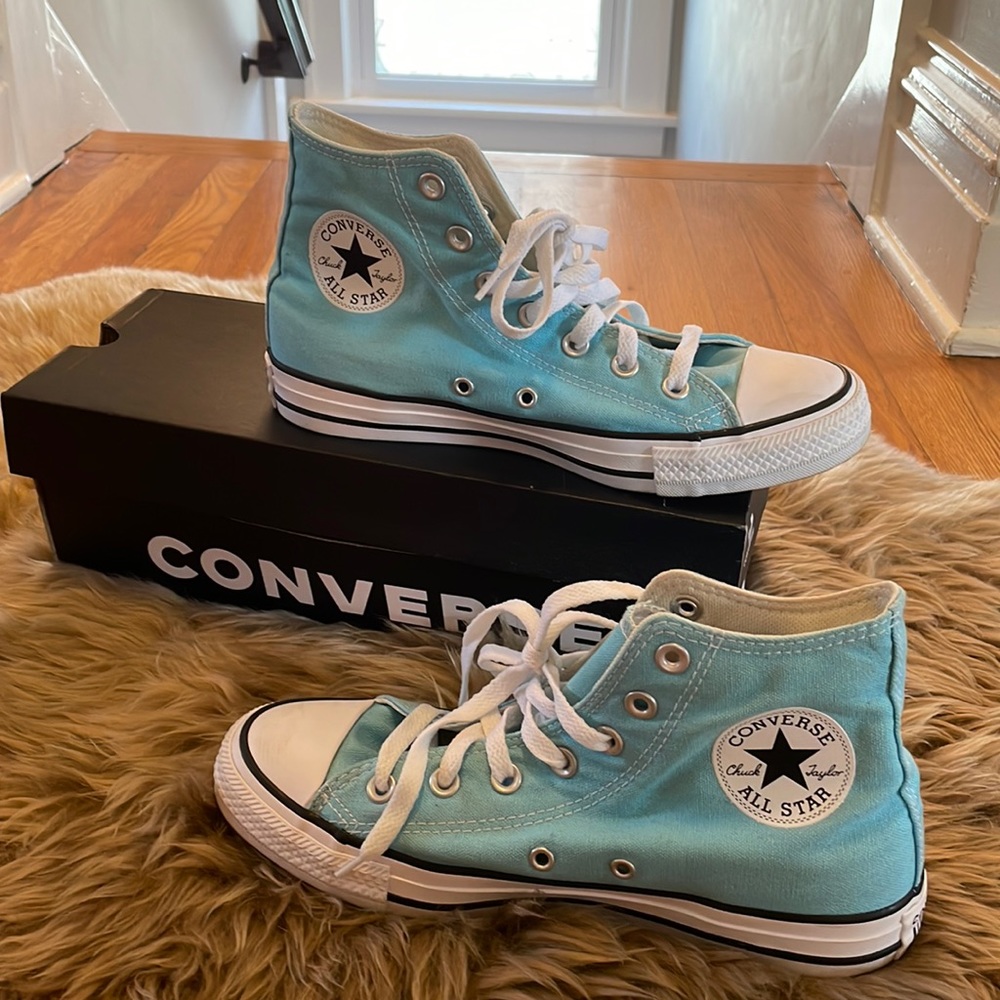 Converse allstar high tops size 8 - like new with box